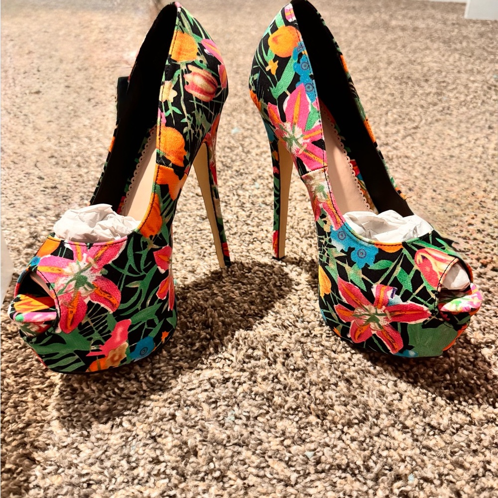 Shoe Dazzle Orange and Pink High Heeled Platform Pumps